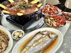 -丹水桥地锅鱼·翘嘴鲌·地方特色全鱼宴(丹江口大坝店)