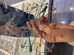 -宏宇眼镜蔡司依视路折扣店(兆佳眼镜城店)