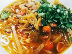 酸菜肉丝面-越洋肖氏老米线(杨家坪店)