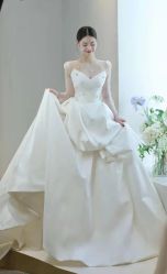 -衣贝姿婚纱礼服馆