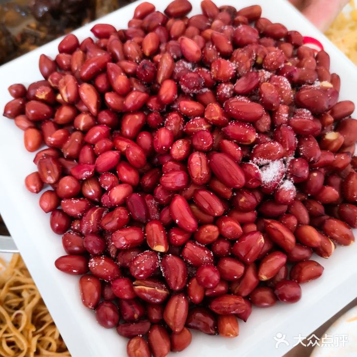 鸡炖兔花生米图片