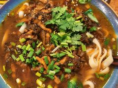 酸菜肉丝面-侯哥面馆(瑞景店)