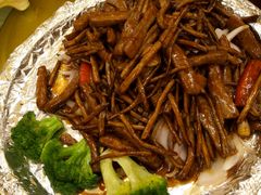 铁板茶树菇牛柳-江南大酒店·地道正宗有锅气的江西菜(中华北大街店)