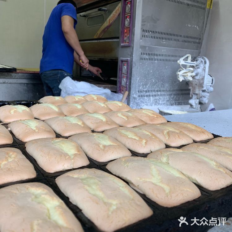 草鸡蛋糕这么好吃，排队也值了