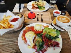 -Common Table · Brunch & Coffee