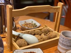 -野山舂·贵州现舂酸汤火锅(鸿通城店)