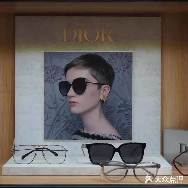 温镜阁眼镜店  配眼镜好选择