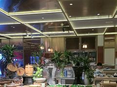-大中华希尔顿酒店-念自助餐·嗨啤·小龙虾
