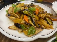 地三鲜-东北哈尔滨酱骨头馆房掌柜铁锅炖