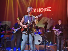 -TZ House音乐现场(来福士中心店)