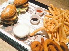 -The Habit Burger Grill 哈比特汉堡(复兴soho店)