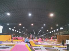 -嘿哟动霸CHUA·新潮玩运动娱乐中心·蹦床滑冰团建乐园