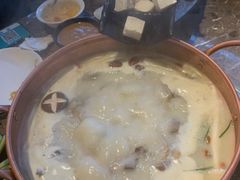 -三人行骨头王火锅(长寿店)