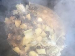 -粘豆包柴火铁锅炖