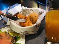 餐前欧式面包-YUE·6·西式融合餐厅(外滩六号店)