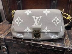 -小飞侠奢侈品回收 寄卖 养护(宝山宝龙广场店)