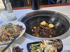 -雪乡人家东北菜·铁锅炖一切(高斯路店)