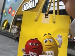 -m豆巧克力世界(上海世茂广场店)