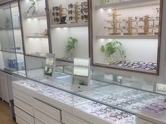 -翰佐蔡司小乐圆·依视路星趣控·暴龙眼镜折扣店