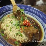 乌镇里的豪迈羊脚面