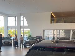 -上海冠松华奥奥迪4S店(张江店)