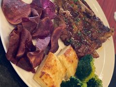香烤猪肋排配温热小土豆及烧烤酱-WOLFGANG PUCK KITCHEN & BAR(迪士尼小镇店)