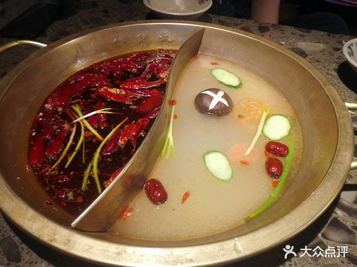 小龙坎老火锅(华南城店)鸳鸯锅底图片 - 第1张
