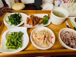 -卓玥国际月子会所(罗山路店)