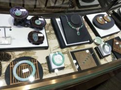 -北京七彩云南翡翠珠宝旗舰店(月坛店)