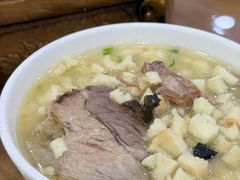 牛肉泡馍-西安贾三灌汤包·回坊小吃·清真炒菜(北院门总店)