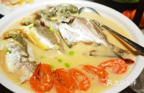 Stewed Mixed Sea Fish Platter
