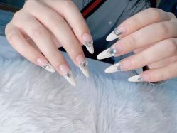 -董小姐日式美甲美睫·皮肤管理