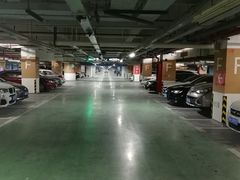 -中庚漫游城停车场