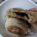红糖全麦锅盔 饼坯:中筋粉200g,全麦粉50g