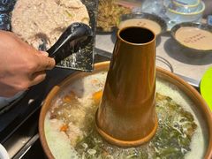 -洞庭洲·防空洞火锅·烧烤·铜锅涮肉(新百广场店)