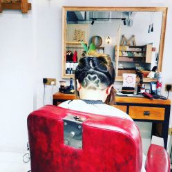 -摩力美发·烫·染·设计专业店