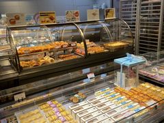 面包甜点陈列柜-巴黎优朵烘焙馆(菱角湖壹号店)
