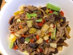 酸辣鸡杂-费大厨辣椒炒肉(新城吾悦广场店)