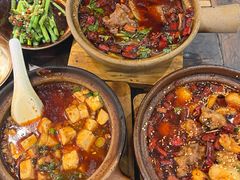 -有红鸡毛店·砂锅菜(抚琴夜市店)