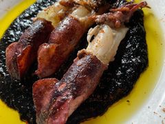 香煎满籽笔管鱼配墨鱼汁酱-羽深肉铺 Steak & Wine