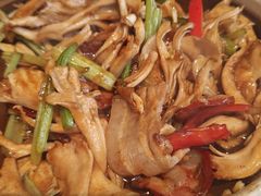 肉炒栗树蘑-京北渔家傲