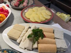 -尚尚仙·酸汤猪手·猪肚鸡火锅(华联万柳购物中心店)