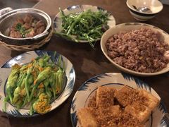 -Cuc Gach Quan Restaurant