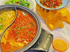 -阿瓦山寨·湘菜现炒·剁椒鱼头王(咸阳总店)
