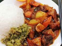 红烧牛肉饭-白玉兰传统小吃