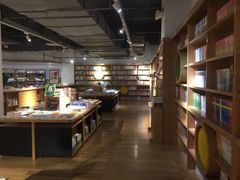 -新华书店(苍南银泰店)