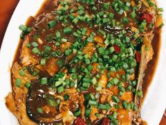 紅燒四明湖魚頭-品雅轩农家乐