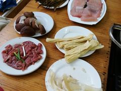 -苗伯妈酸汤火锅