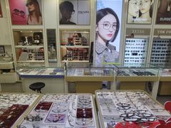 -美式眼镜·授权蔡司.依视路.尼康.豪雅.明月(人民广场店)