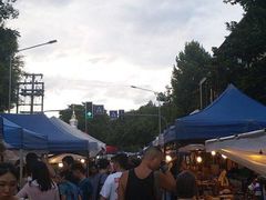 -周日夜市